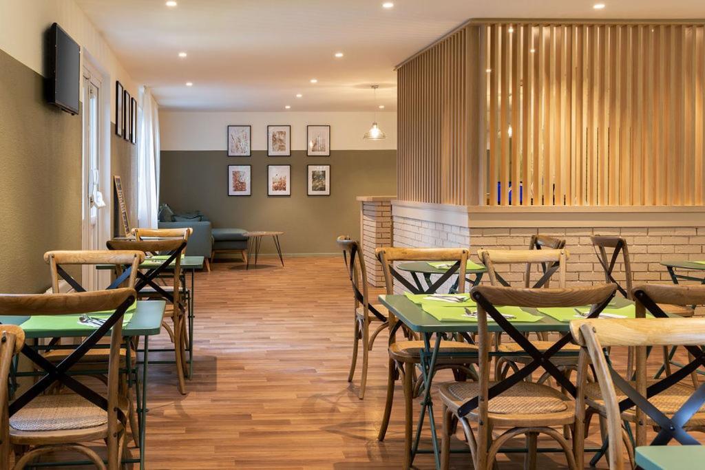 Sure Hotel By Best Western Plaisir Bagian luar foto