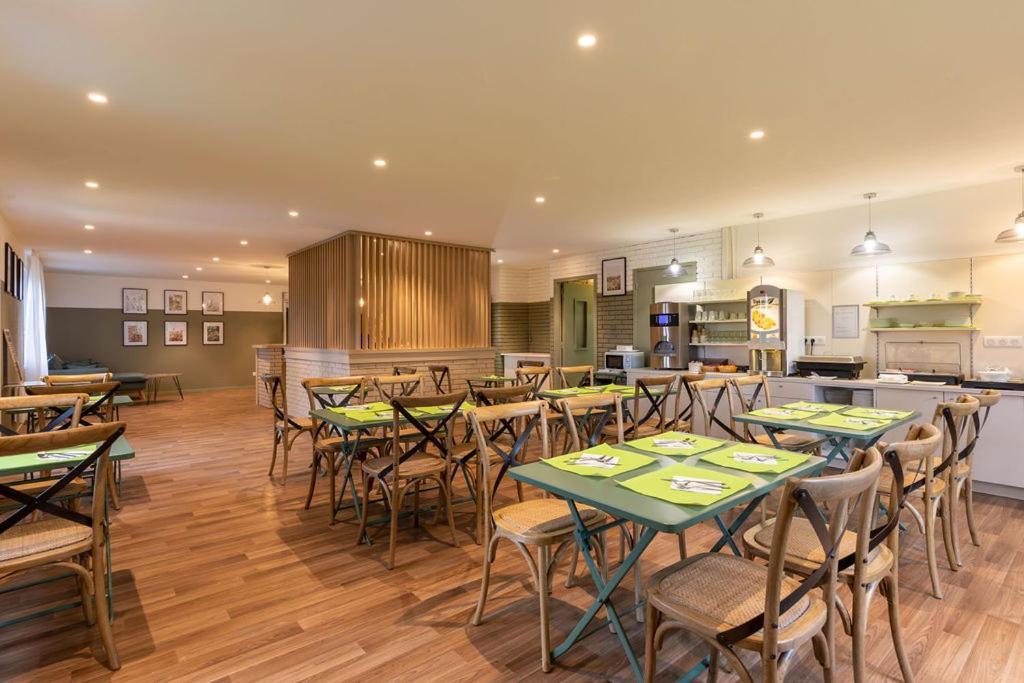 Sure Hotel By Best Western Plaisir Bagian luar foto