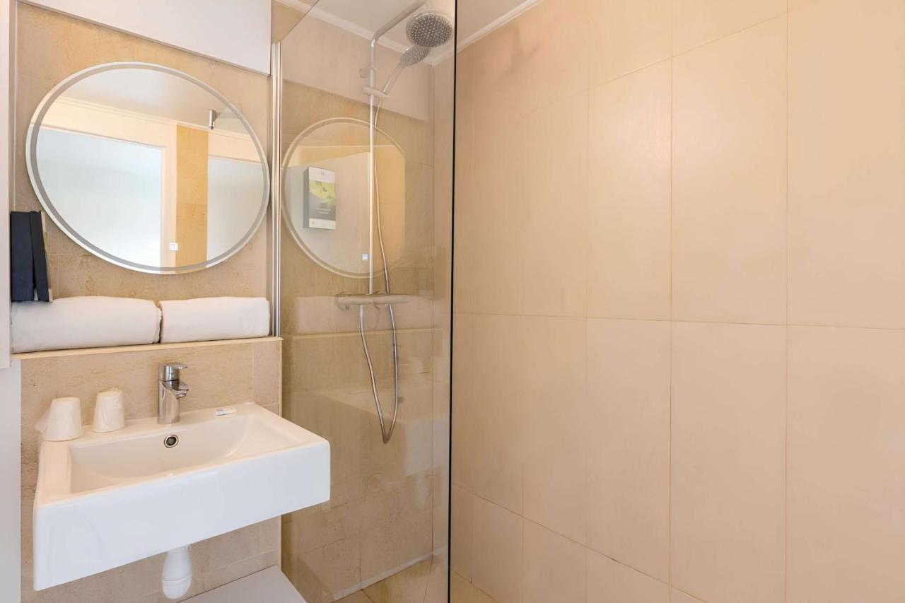 Sure Hotel By Best Western Plaisir Bagian luar foto