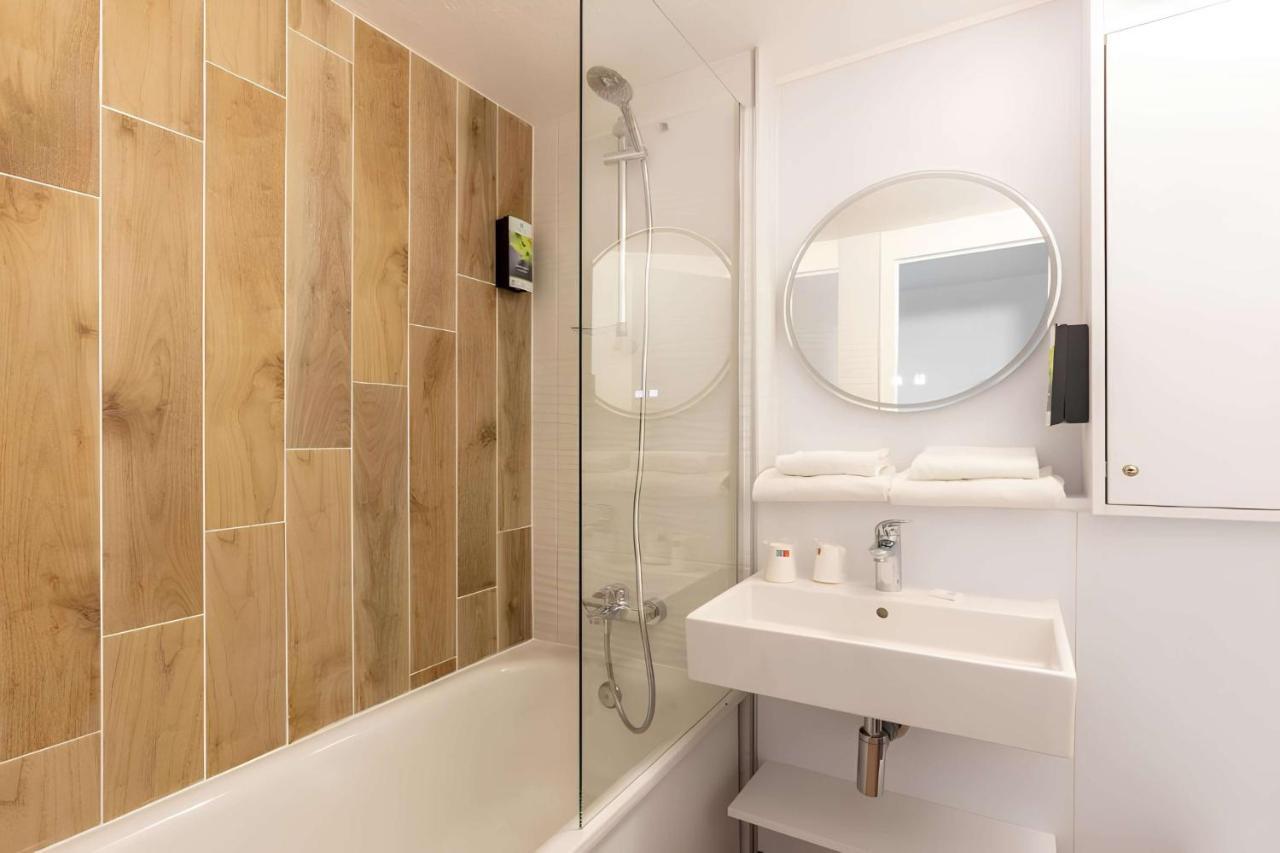 Sure Hotel By Best Western Plaisir Bagian luar foto
