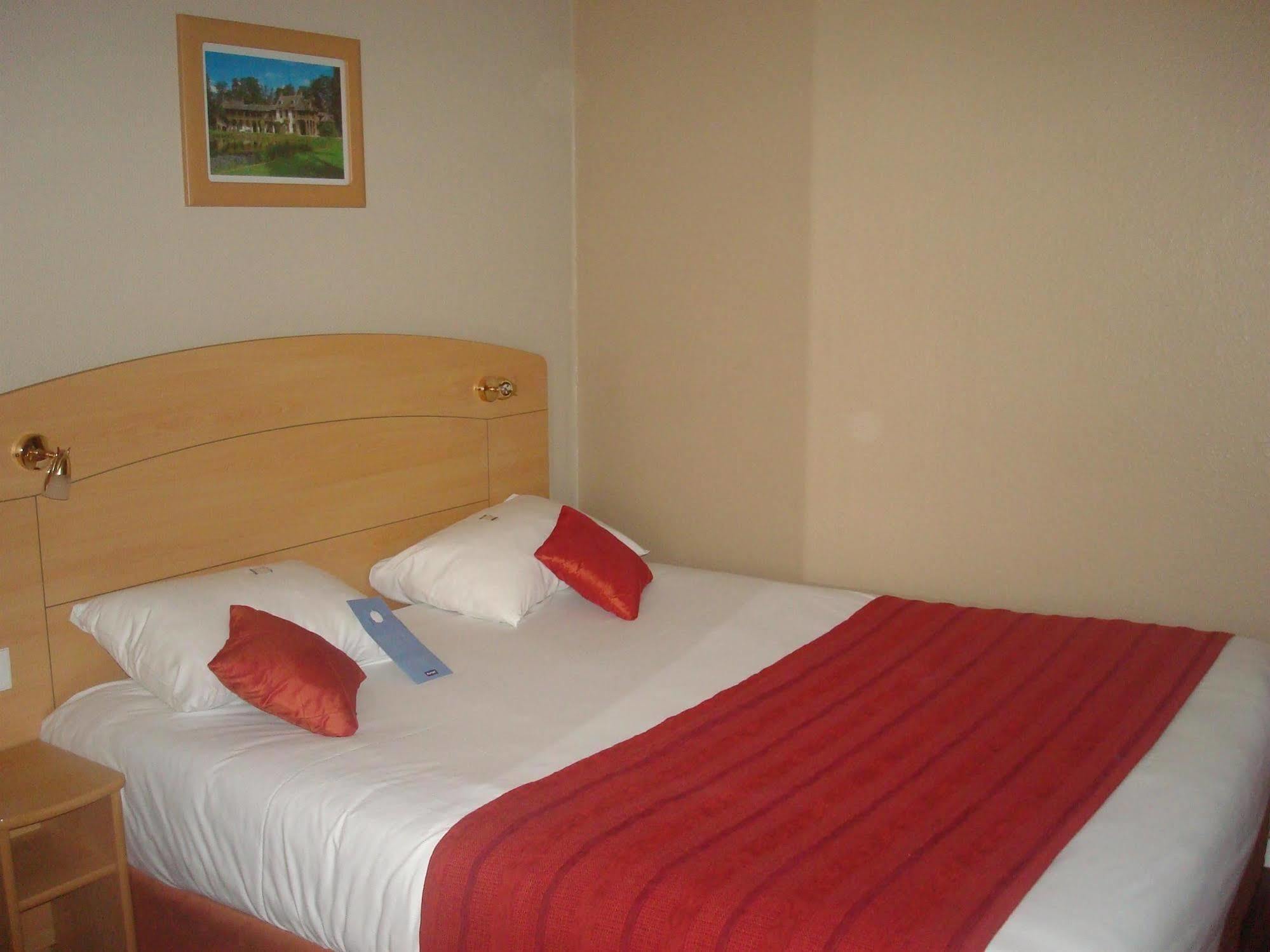 Sure Hotel By Best Western Plaisir Bagian luar foto
